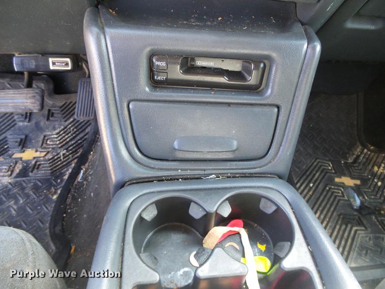 image for item DD5876 2002 Chevrolet Silverado 2500HD Crew Cab pickup truck