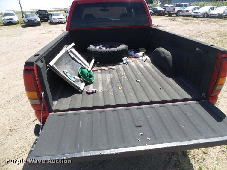 image for item DD5876 2002 Chevrolet Silverado 2500HD Crew Cab pickup truck