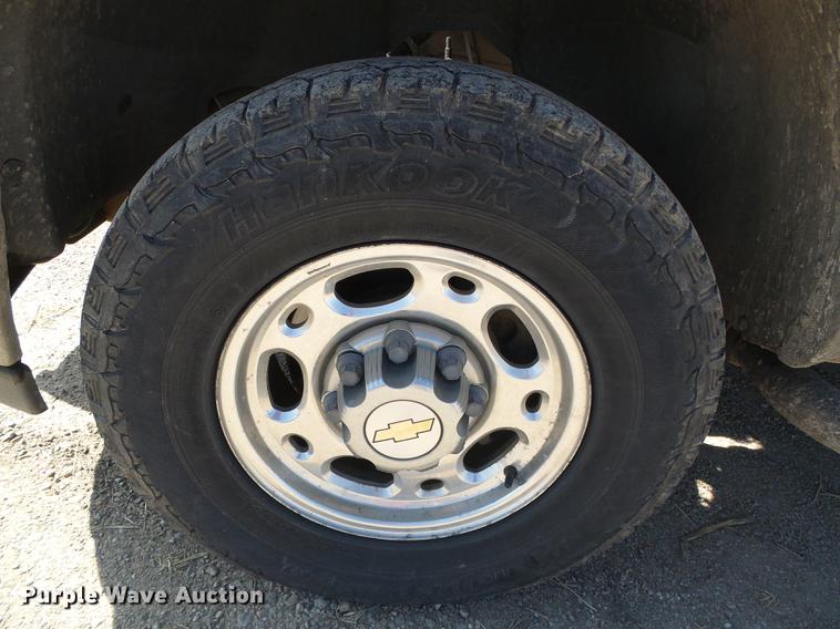 image for item DD5876 2002 Chevrolet Silverado 2500HD Crew Cab pickup truck