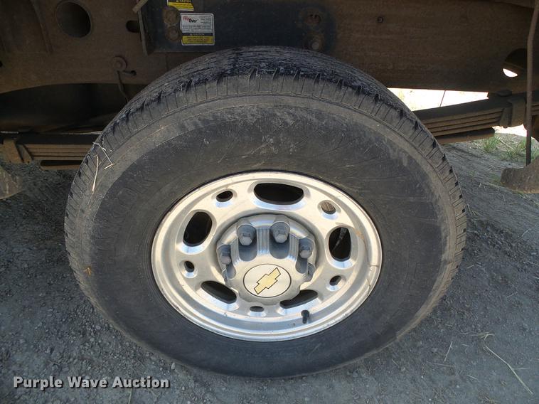 image for item DD5876 2002 Chevrolet Silverado 2500HD Crew Cab pickup truck