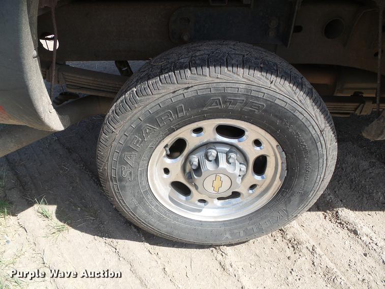 image for item DD5876 2002 Chevrolet Silverado 2500HD Crew Cab pickup truck