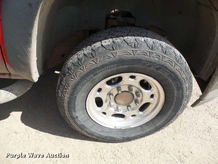 image for item DD5876 2002 Chevrolet Silverado 2500HD Crew Cab pickup truck