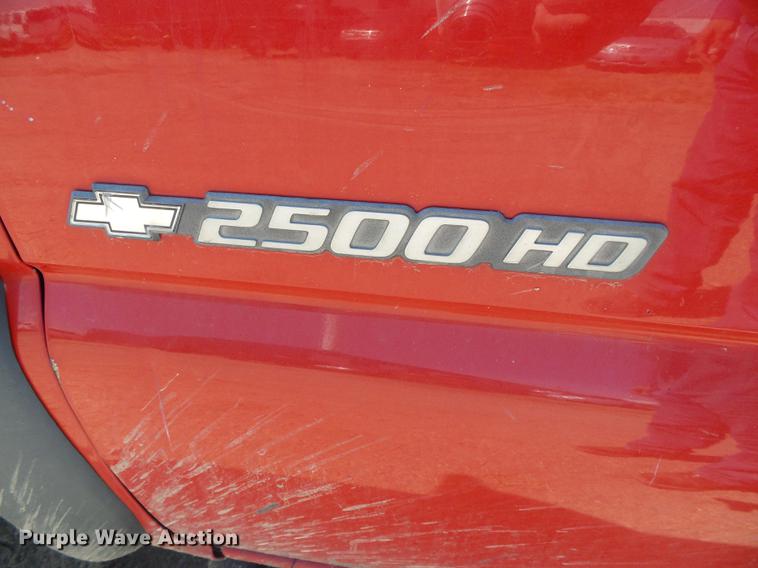 image for item DD5876 2002 Chevrolet Silverado 2500HD Crew Cab pickup truck