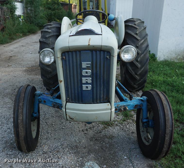 image for item DD6435 1962 Ford 4000 tractor