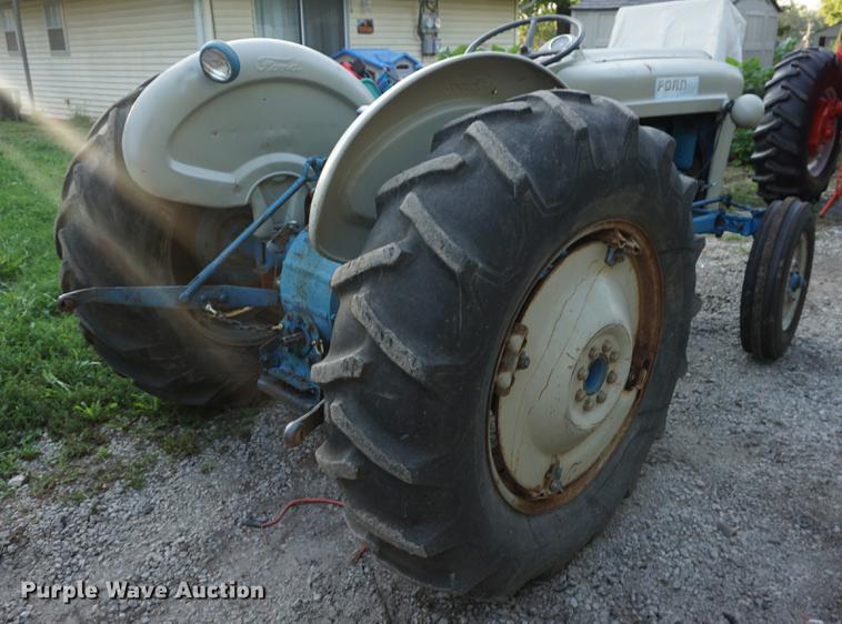 image for item DD6435 1962 Ford 4000 tractor
