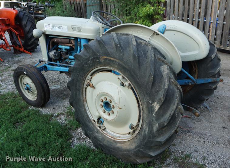 image for item DD6435 1962 Ford 4000 tractor