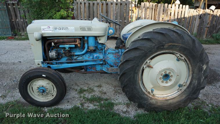 image for item DD6435 1962 Ford 4000 tractor