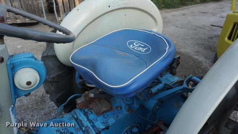image for item DD6435 1962 Ford 4000 tractor