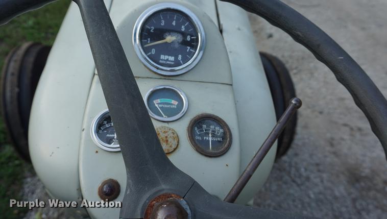 image for item DD6435 1962 Ford 4000 tractor
