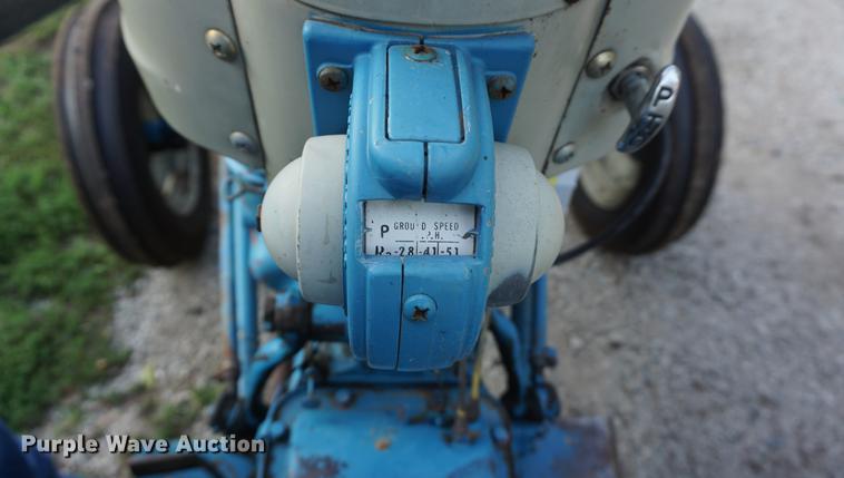 image for item DD6435 1962 Ford 4000 tractor