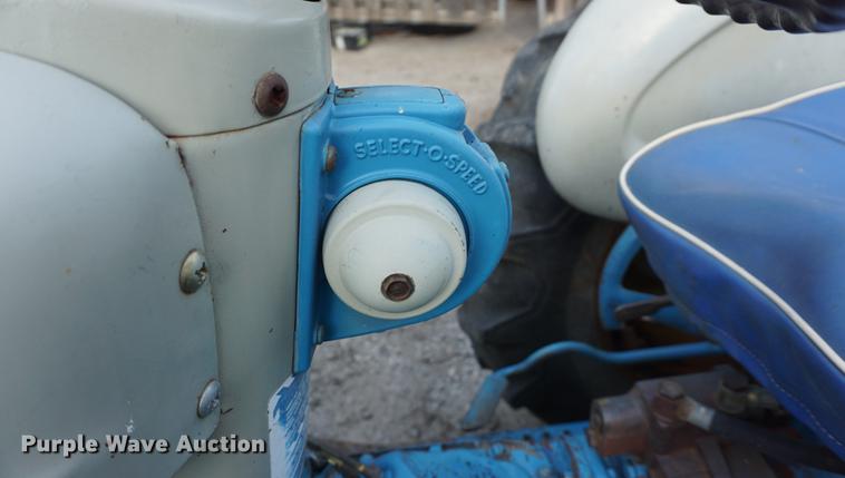 image for item DD6435 1962 Ford 4000 tractor