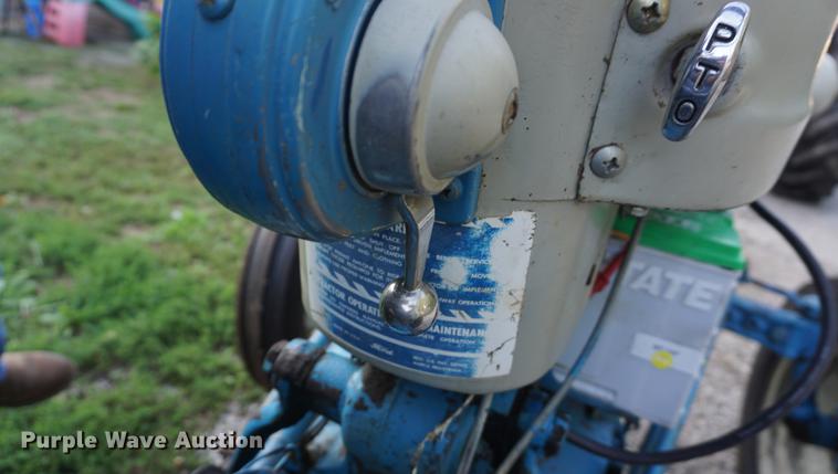 image for item DD6435 1962 Ford 4000 tractor