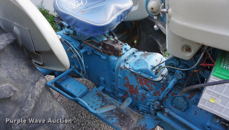 image for item DD6435 1962 Ford 4000 tractor