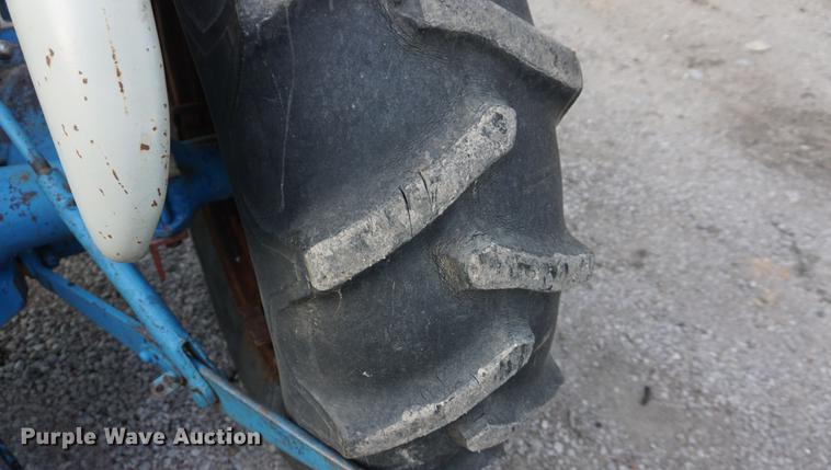 image for item DD6435 1962 Ford 4000 tractor