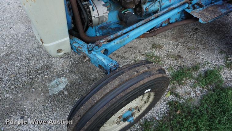 image for item DD6435 1962 Ford 4000 tractor