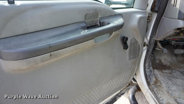 image for item DD6468 1999 Ford F450 flatbed truck