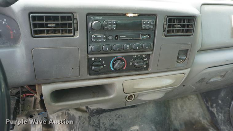 image for item DD6468 1999 Ford F450 flatbed truck