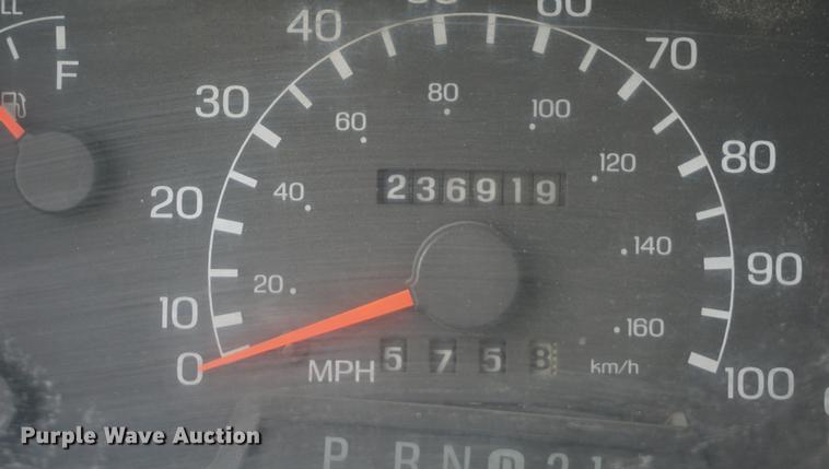 image for item DD6468 1999 Ford F450 flatbed truck