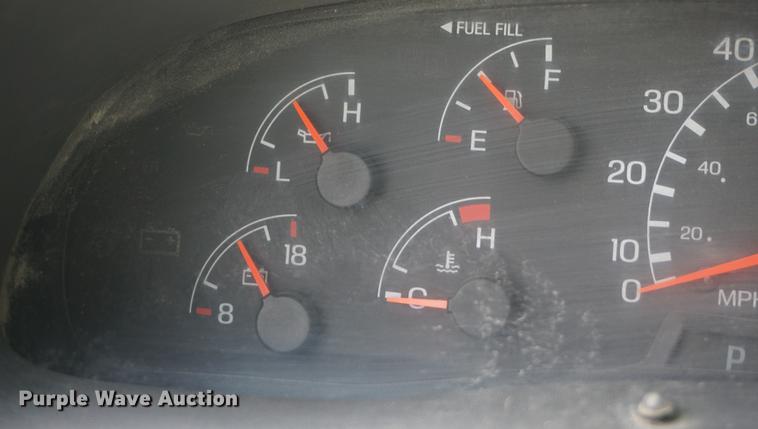 image for item DD6468 1999 Ford F450 flatbed truck