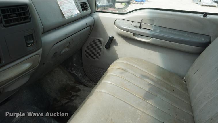 image for item DD6468 1999 Ford F450 flatbed truck