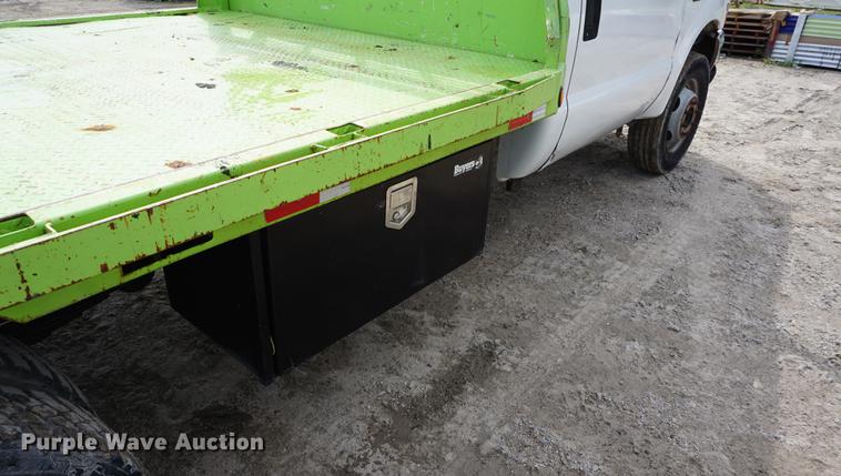 image for item DD6468 1999 Ford F450 flatbed truck
