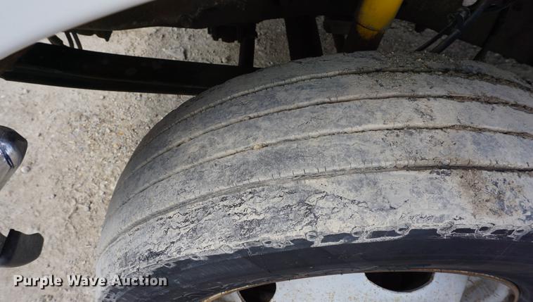 image for item DD6468 1999 Ford F450 flatbed truck