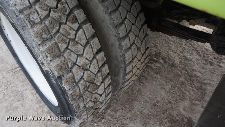 image for item DD6468 1999 Ford F450 flatbed truck