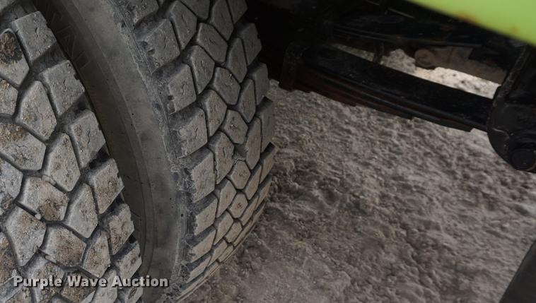 image for item DD6468 1999 Ford F450 flatbed truck