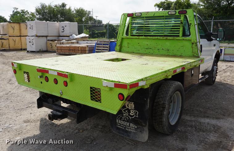 image for item DD6469 1999 Ford F450 Super Duty flatbed truck