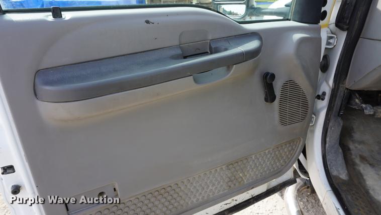 image for item DD6469 1999 Ford F450 Super Duty flatbed truck