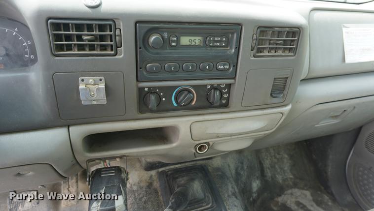 image for item DD6469 1999 Ford F450 Super Duty flatbed truck