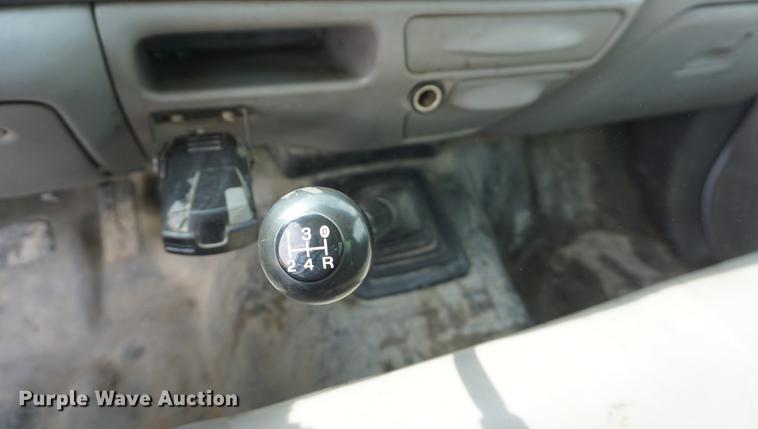 image for item DD6469 1999 Ford F450 Super Duty flatbed truck