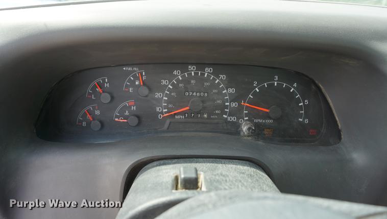 image for item DD6469 1999 Ford F450 Super Duty flatbed truck