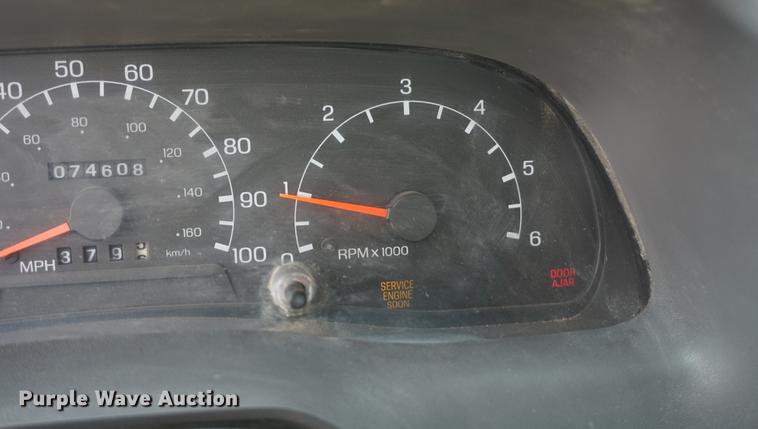 image for item DD6469 1999 Ford F450 Super Duty flatbed truck