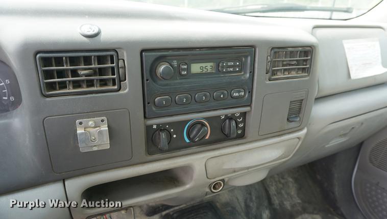 image for item DD6469 1999 Ford F450 Super Duty flatbed truck