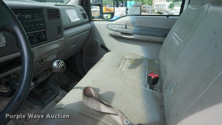 image for item DD6469 1999 Ford F450 Super Duty flatbed truck