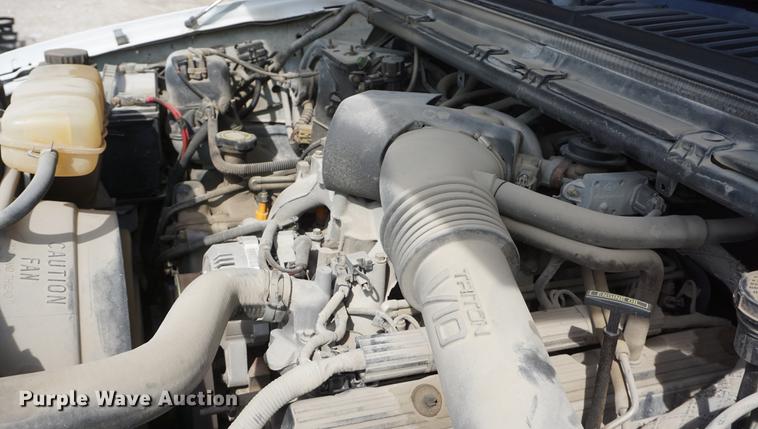 image for item DD6469 1999 Ford F450 Super Duty flatbed truck