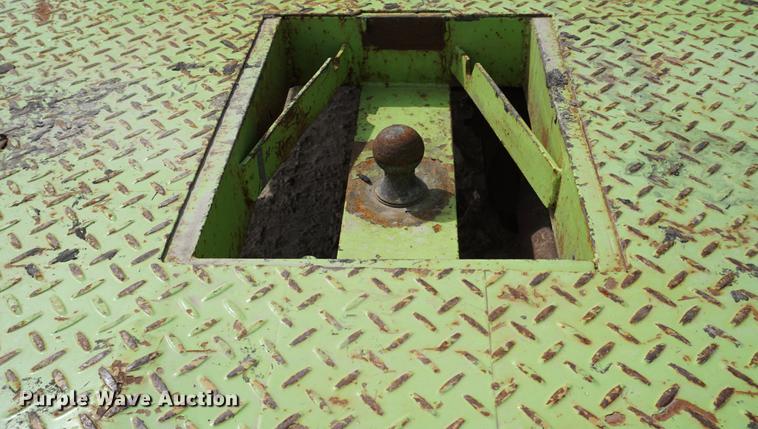 image for item DD6469 1999 Ford F450 Super Duty flatbed truck