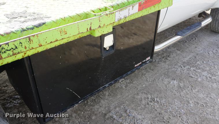 image for item DD6469 1999 Ford F450 Super Duty flatbed truck