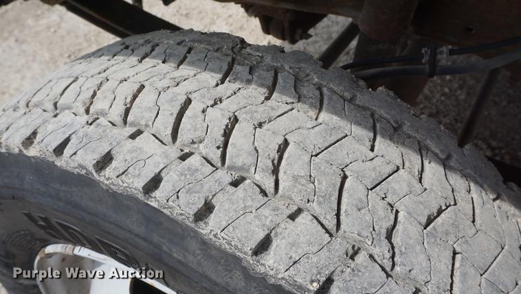 image for item DD6469 1999 Ford F450 Super Duty flatbed truck