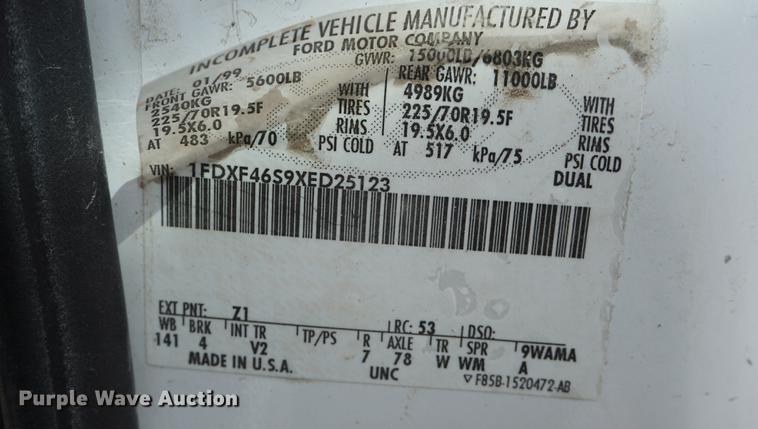 image for item DD6469 1999 Ford F450 Super Duty flatbed truck