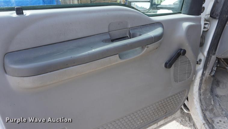 image for item DD6470 2000 Ford F350 Super Duty flatbed pickup truck