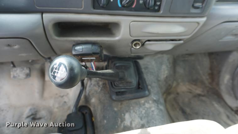 image for item DD6470 2000 Ford F350 Super Duty flatbed pickup truck