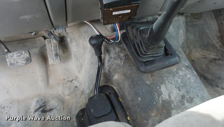 image for item DD6470 2000 Ford F350 Super Duty flatbed pickup truck