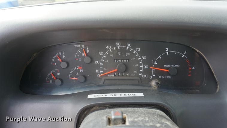 image for item DD6470 2000 Ford F350 Super Duty flatbed pickup truck