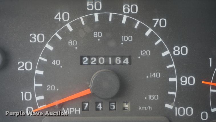 image for item DD6470 2000 Ford F350 Super Duty flatbed pickup truck