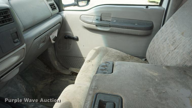 image for item DD6470 2000 Ford F350 Super Duty flatbed pickup truck