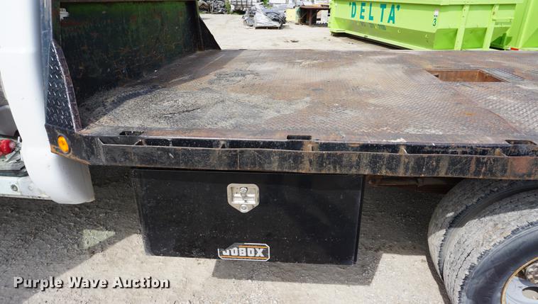 image for item DD6470 2000 Ford F350 Super Duty flatbed pickup truck