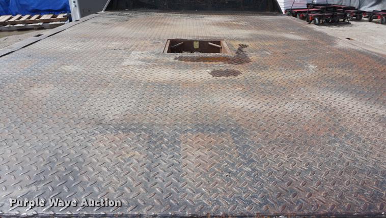 image for item DD6470 2000 Ford F350 Super Duty flatbed pickup truck