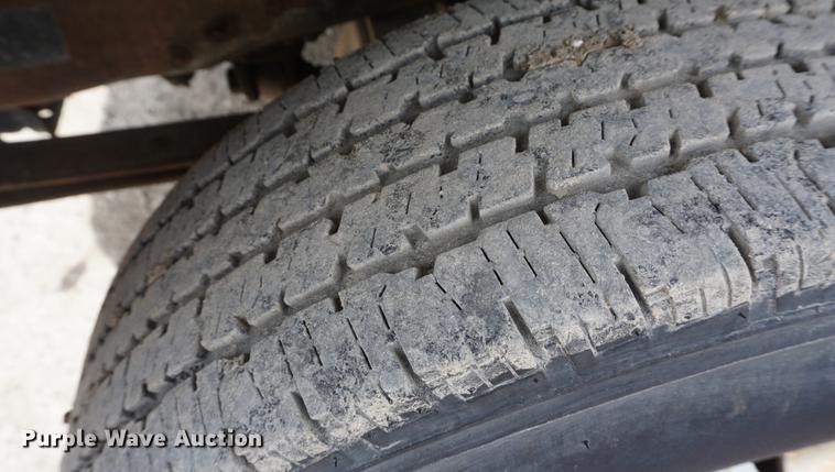 image for item DD6470 2000 Ford F350 Super Duty flatbed pickup truck